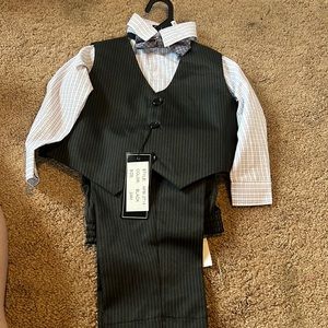 NWT - kids suit with tie size 24 months